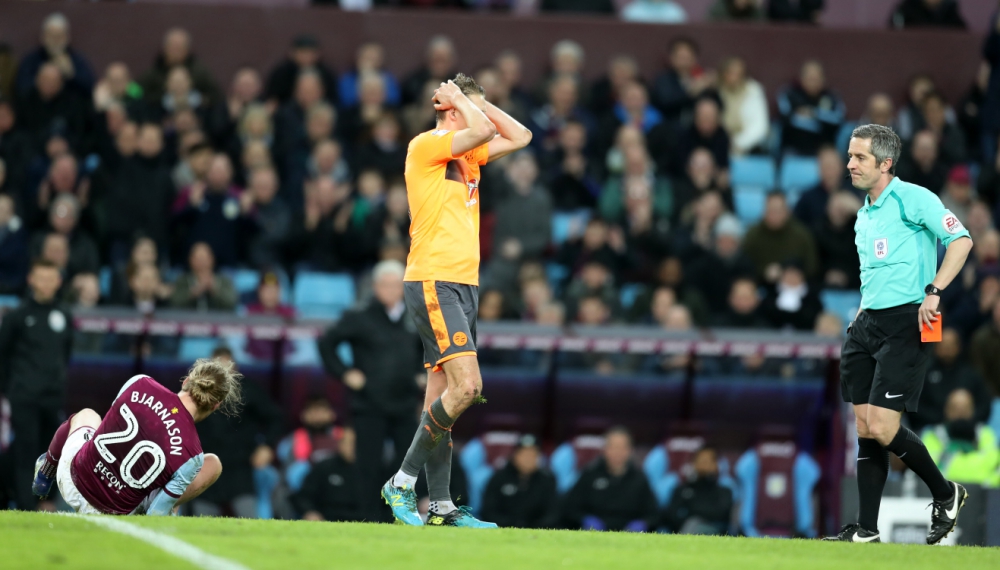 Reading FC midfielder sent off after half an hour at Aston Villa