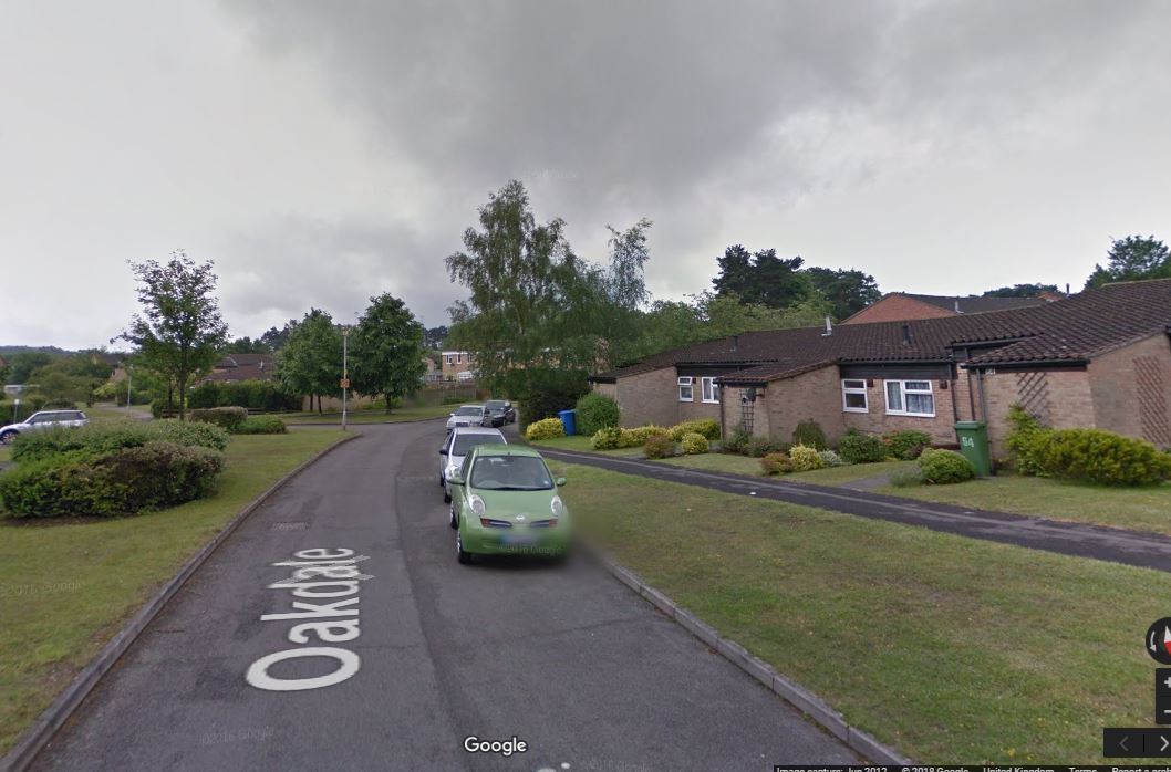 Firefighters tackle kitchen blaze in Bracknell home