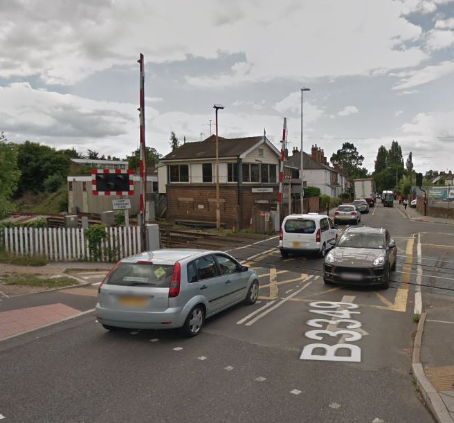 Rail services between Guildford and Reading cancelled due to signal fault