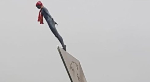 Liverpool hat and scarf mysteriously appear on eight metre tall Bracknell statue