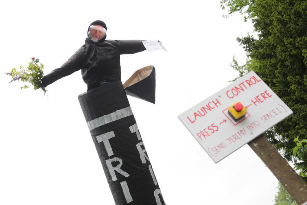Jeremy-Corbyn-scarecrow_010518