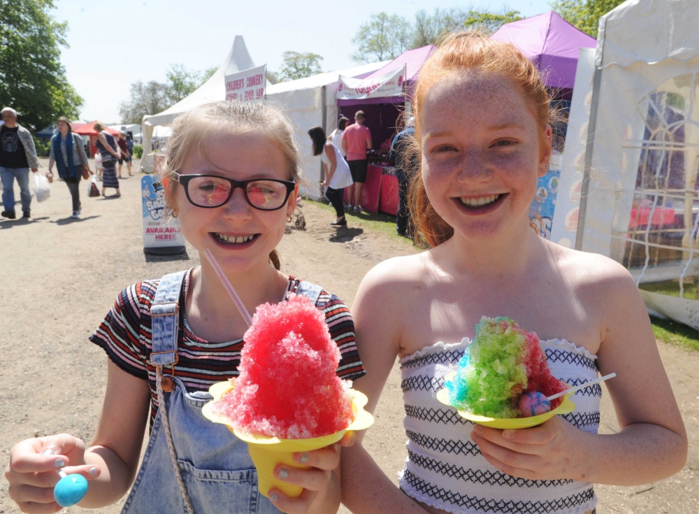 Families tuck into a feast at Mapledurham Food Festival