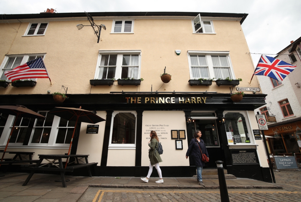 Prince-Harry-Pub-_150518