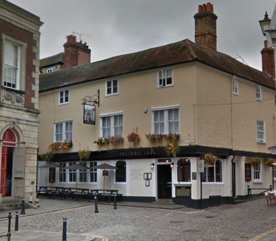 old-look-Three-Tuns-Pub-_150518