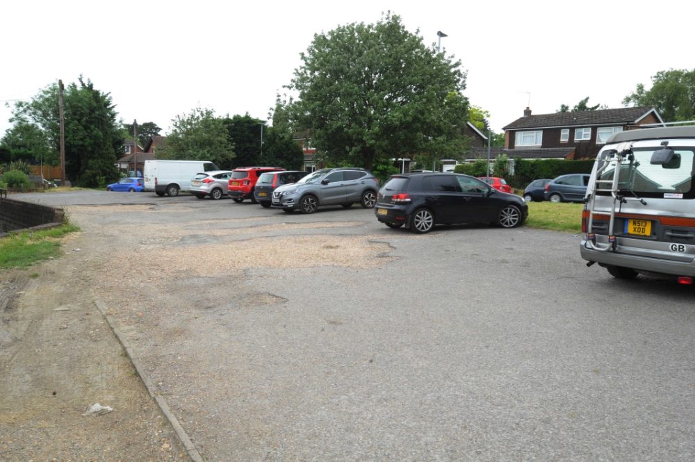 Wokingham salon owner says 'disgusting' car park puts shoppers off