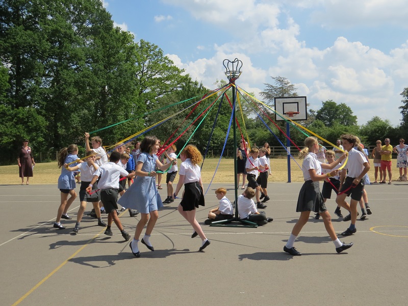 -maypole-190718-resized