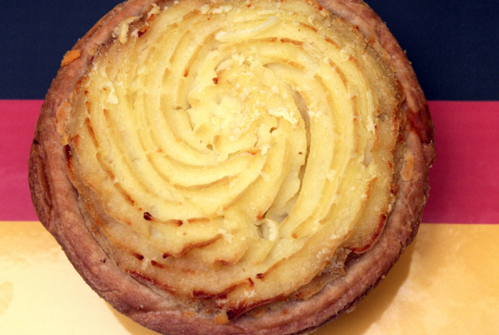 German-Bratwurst-and-Mash-Pie-_130718-1