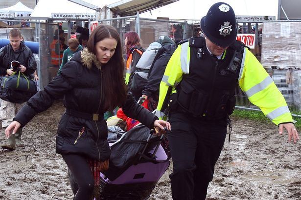 Music-Fans-Arrive-For-The-Glastonbury-Festival