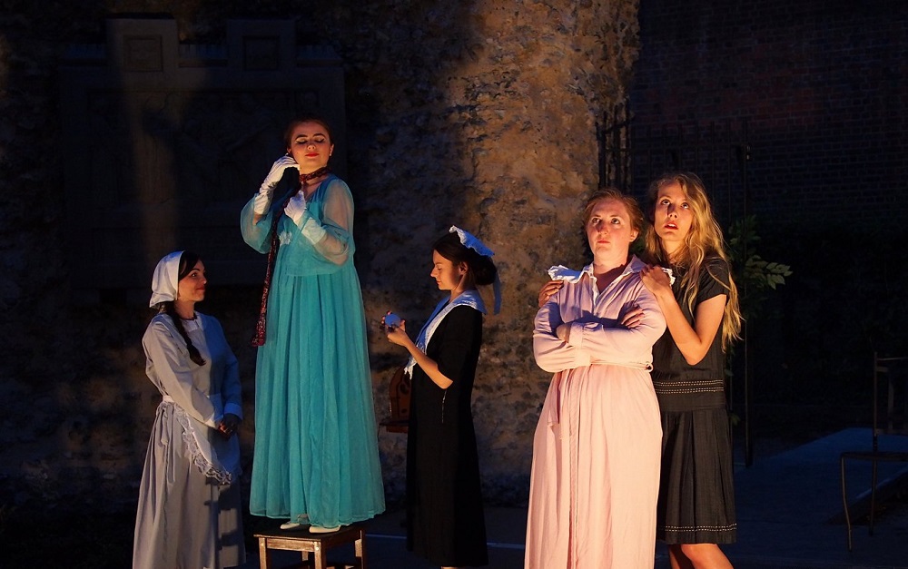 Shakespeare-at-Abbey-Ruins-_110718--10-