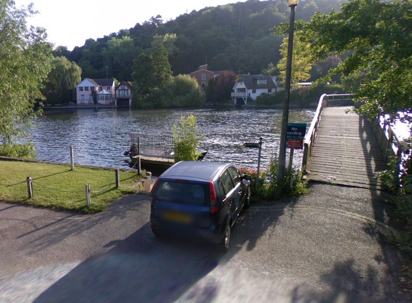 Drunk men taken to hospital after falling into River Thames