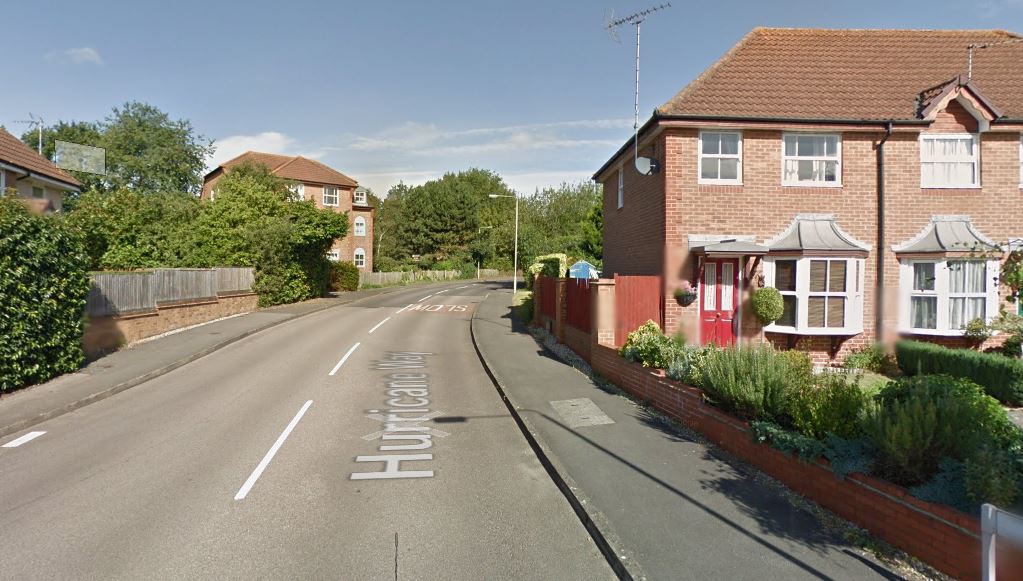 Knife wielding thugs ransack woman's home in Woodley