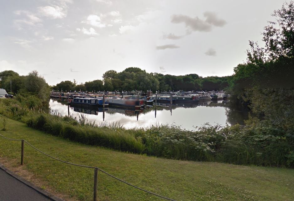 Dutch barge goes up in flames at Caversham marina
