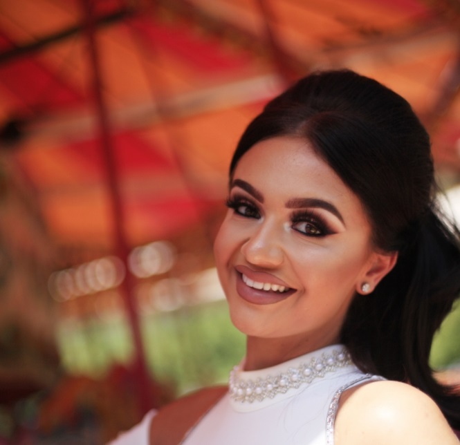 Who is Leah Fletcher from Absolutely Ascot? InYourArea