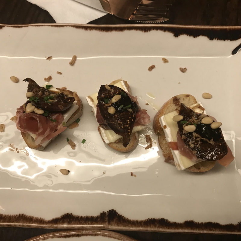 Five-places-to-eat-in-St-Katharine-Docks-_-The-Wharf3