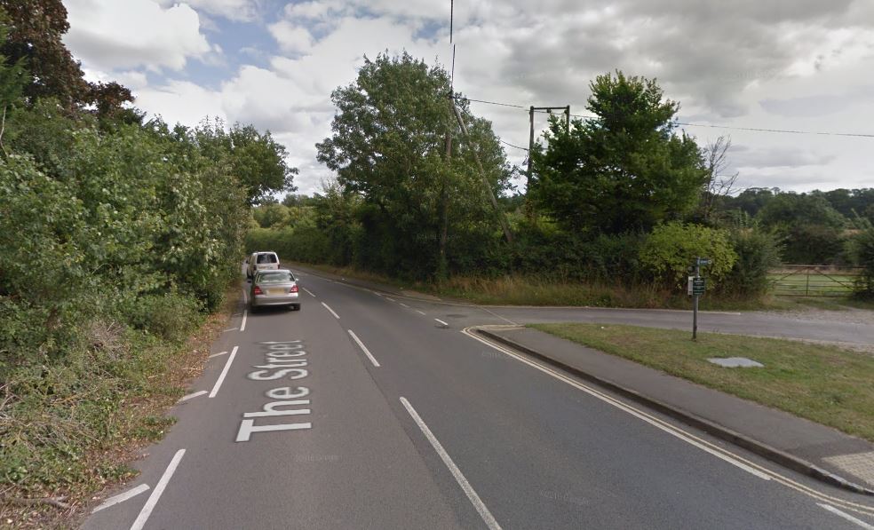Police hunt two men after car crashes into pylon in Mortimer