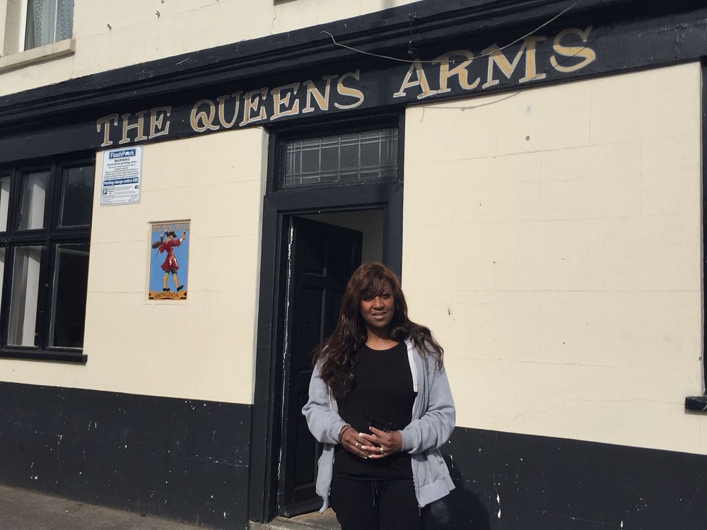 Queens-arms-pub-for-homeless---8-