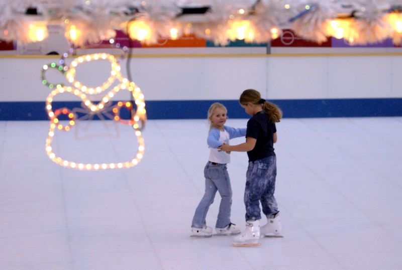 The-best-sheltered-outdoor-Ice-Skating-rinks-you-can-visit-in-the-UK-2