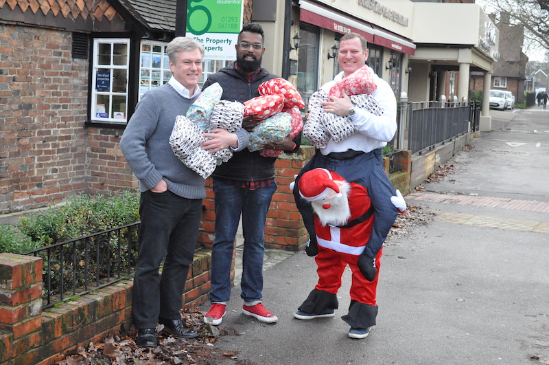 Comedian Romesh Ranganathan joins volunteers delivering Christmas meals in Crawley