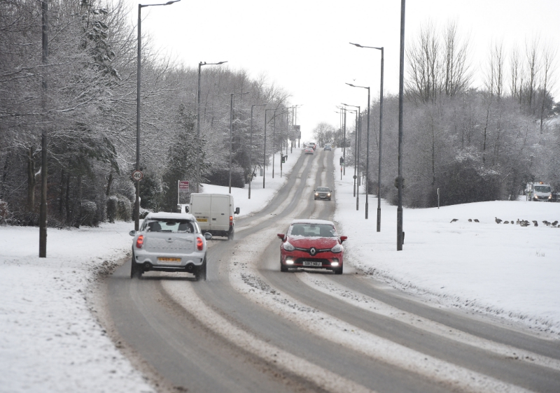 How-drivers-can-stay-safe-on-the-roads-as-ice-and-snow-hits-the-UK4