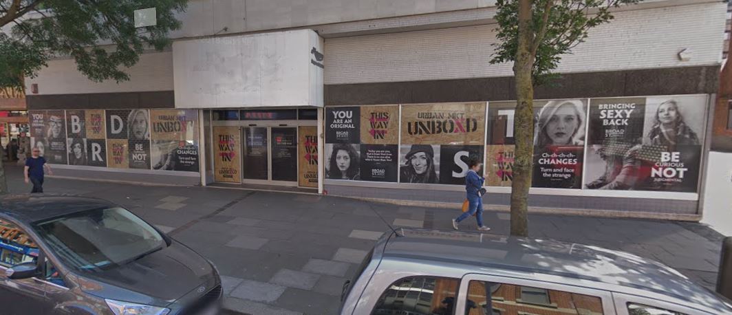 Reading Iceland store opening delayed
