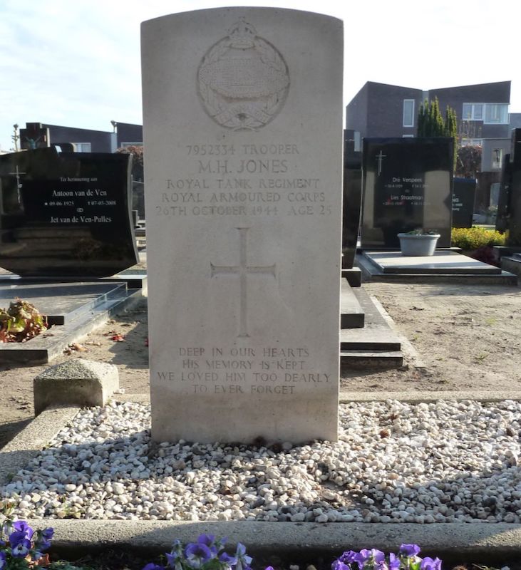 Do-you-know-the-family-of-deceased-soldier-Jones-from-Abercynon2
