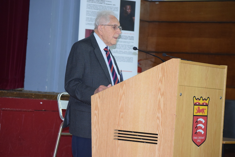 Local-school-welcome-Holocaust-survivor-1