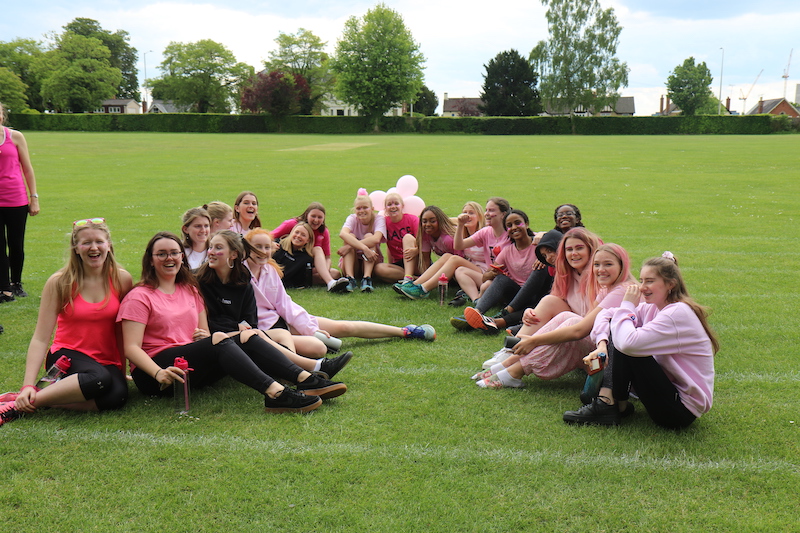 Reading is a 'sea of pink' as school smashes fundraising target for Race for Life