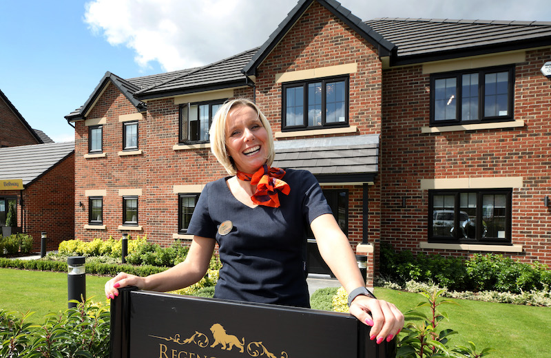 Inspirational-homes-sales-advisor-goes-the-extra-mile-to-help-cancer-charities2