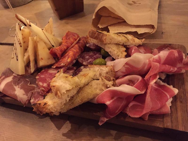 London-bar-offers-first-class-wine-and-a-quaint-date-location-for-couples