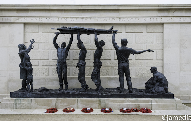 Mercian-Regiment-bugler-honours-fallen-soldiers-with-Last-Post-rendition2