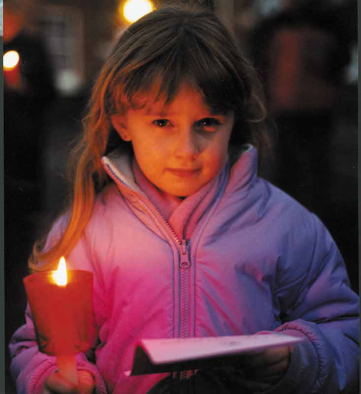 Remembering-loved-ones-at-Christmas-with-Pembridge-Hospice-event2