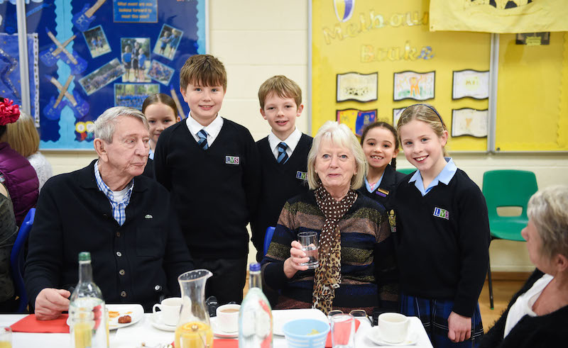 Students-spread-Christmas-cheer-among-the-elderly-in-Bracknell-1