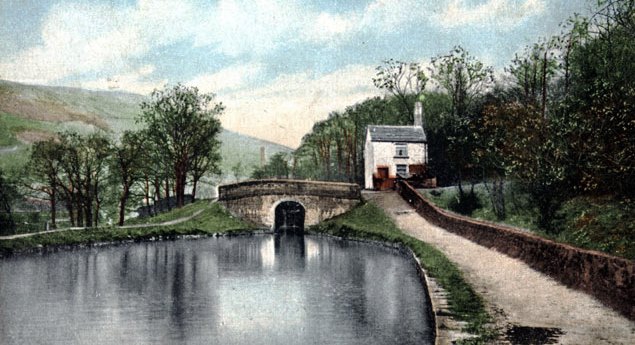 Exploring the Huddersfield Narrow Canal with Tameside Greenspace