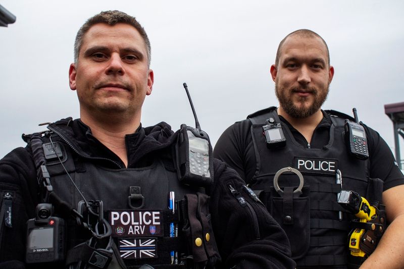 Thames Valley Officers awarded after fighting to save a man's life