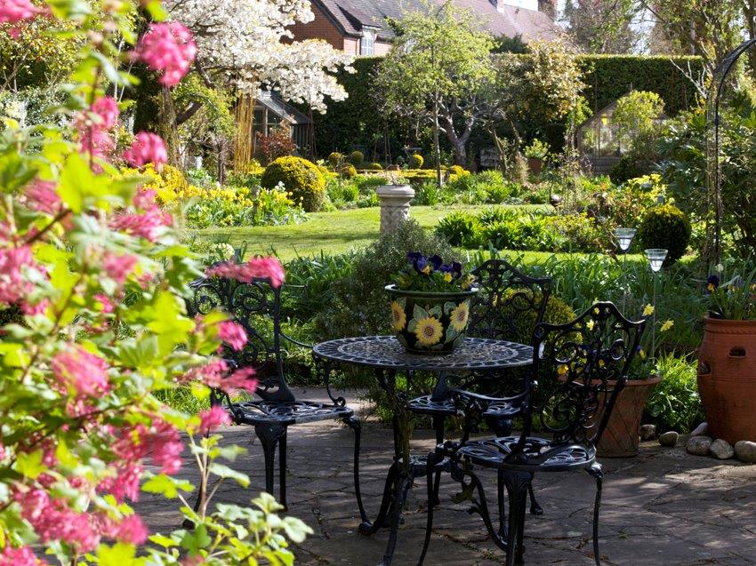 Virtual garden tour raises £600