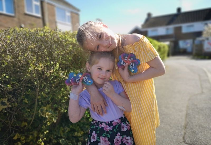 Sisters post inspirational messages for neighbours in Ticehurst
