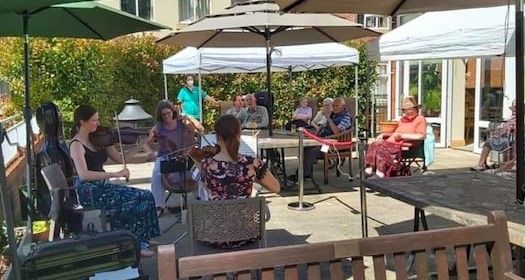 Hitchin care home residents treated to surprise musical performance