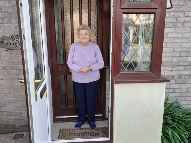 Retired NHS worker allowed home after 10 weeks in hospital recovering from Covid-19