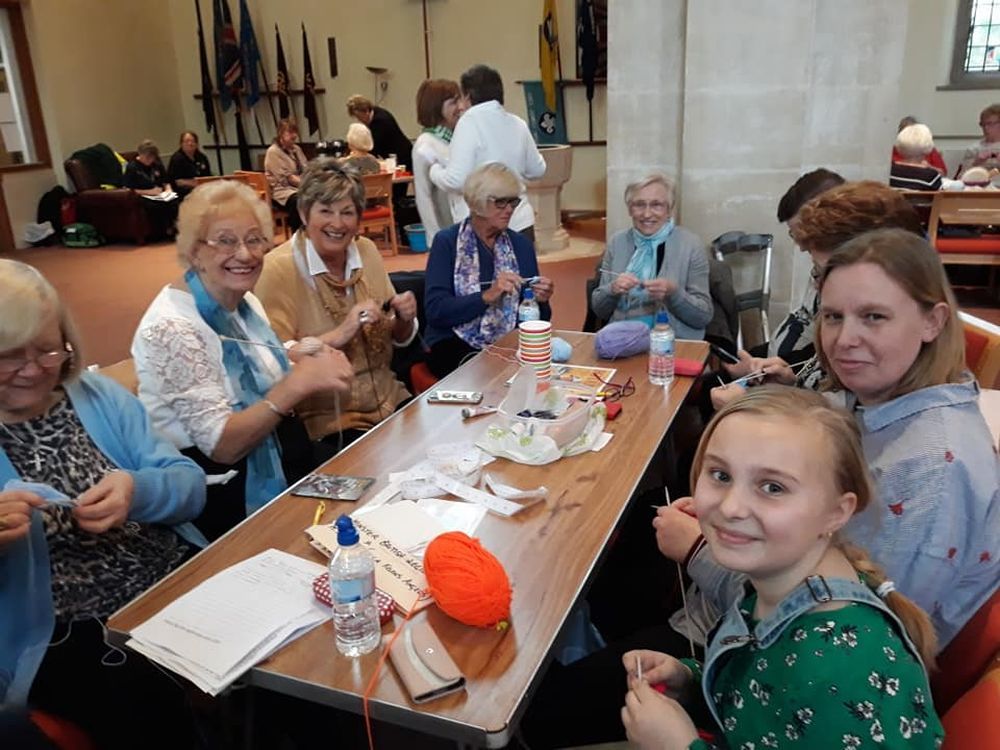 Thanet Rotary Big Knit donates £1000 to Pilgrims Hospices