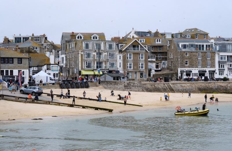 Trickle of visitors to St Ives just the beginning warns tourism boss
