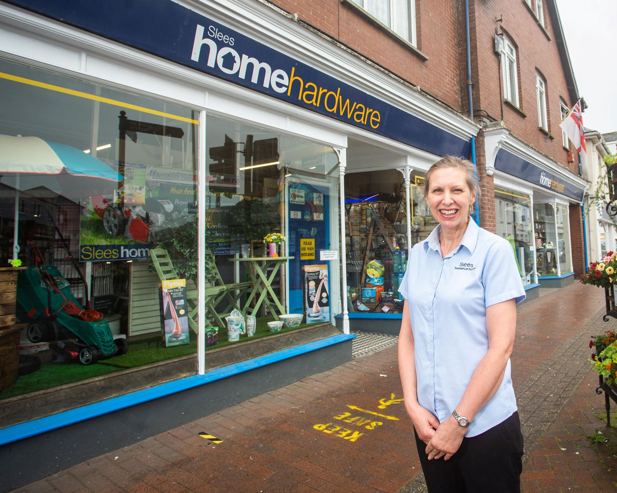 Alison wins hero award after keeping Braunton shop open