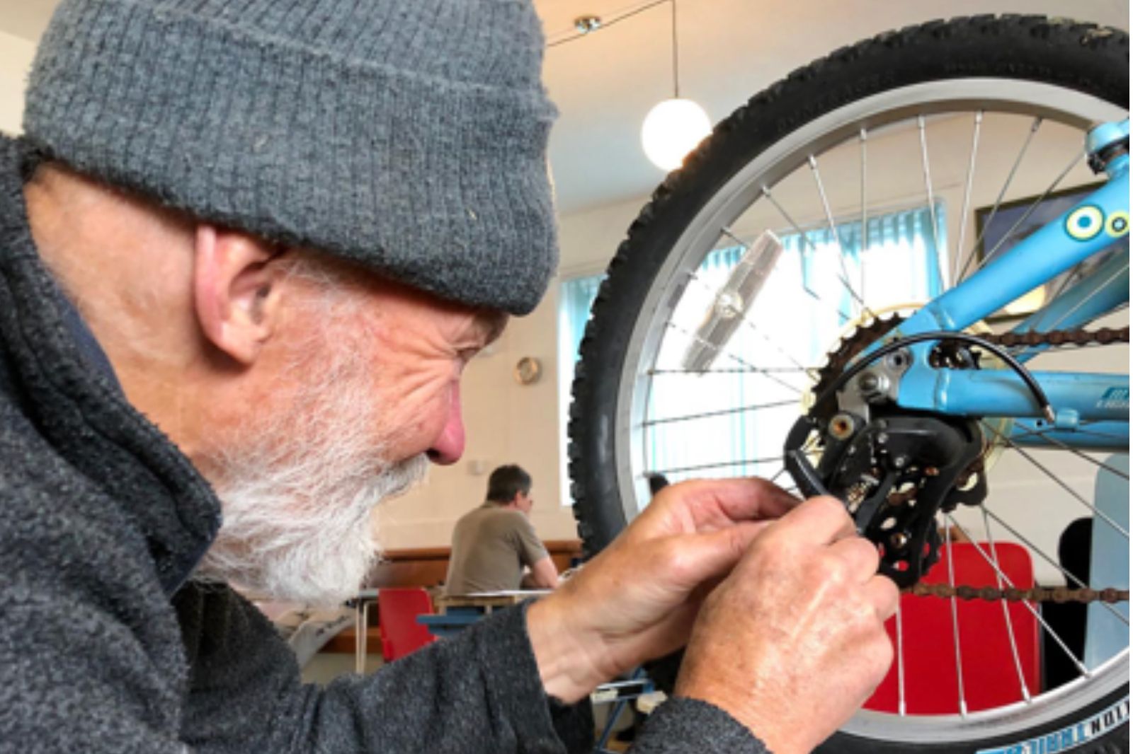 Repair Cafe Wales launches new service in Cardiff so it can carry on fixing things