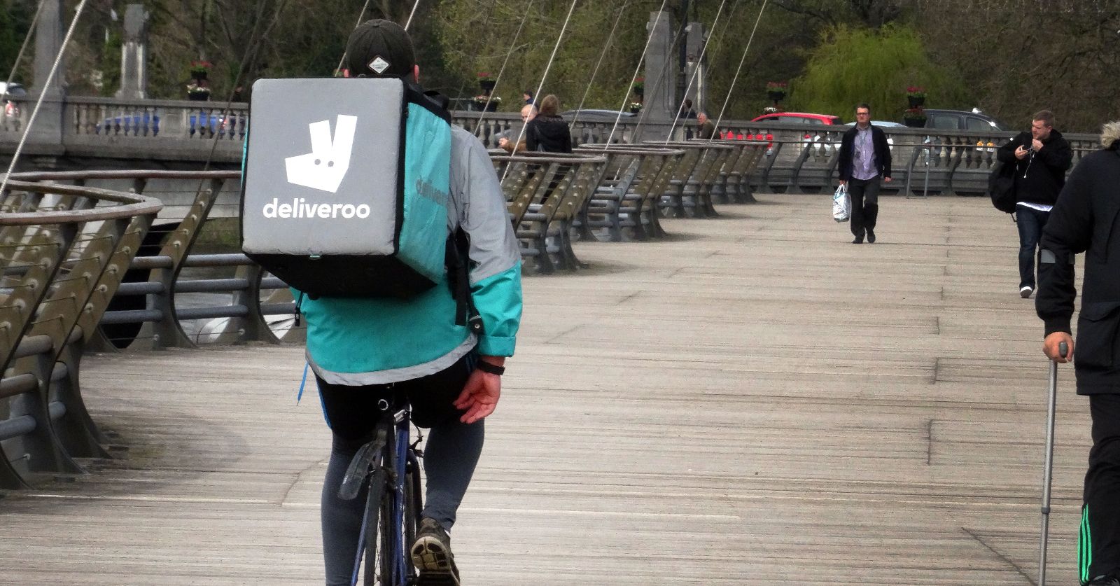 Cardiff Deliveroo driver scoops community hero award for Covid-19 efforts