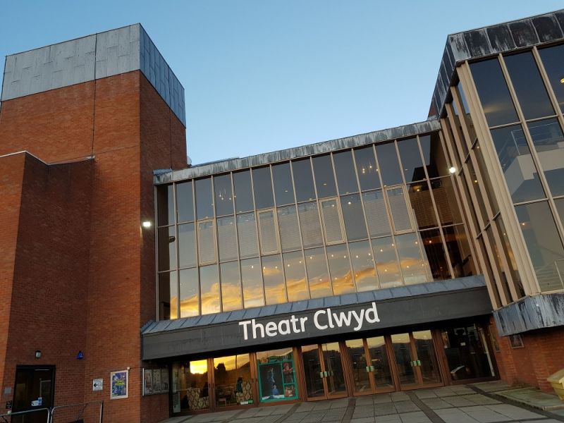 Outdoor live shows at 
Theatr Clwyd this summer