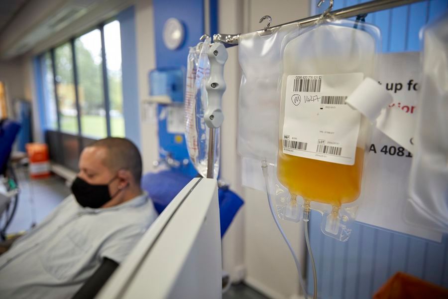 Cambridge men with Covid symptoms urged to give blood