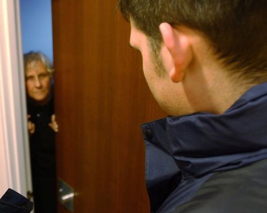 Residents warned over 'pushy' cold callers in Barnstaple