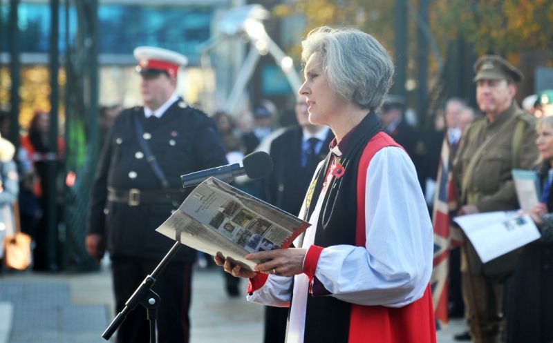 Bishop praises free computer scheme in Leatherhead
