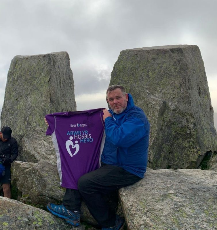 Colwyn Bay resident hikes Tryfan, raising £1,258 in aid of St David’s Hospice