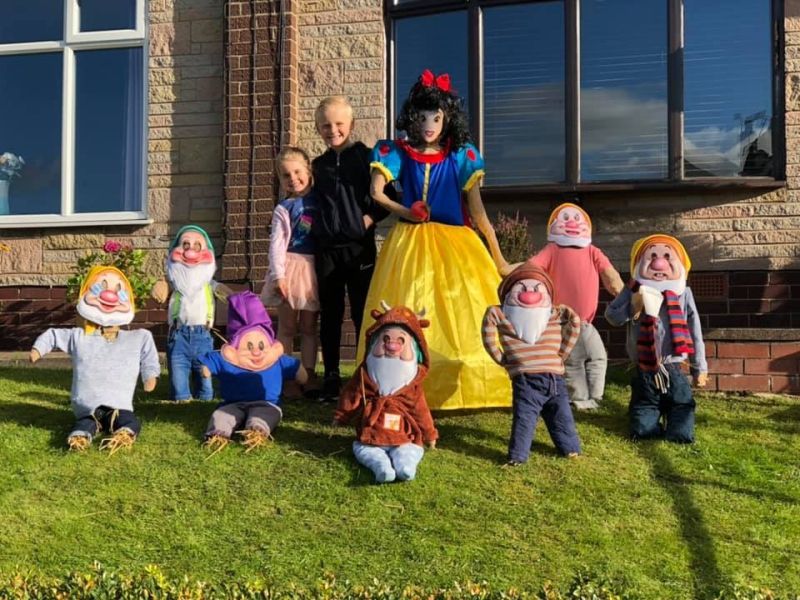 In Pictures: Wardle Scarecrow Festival