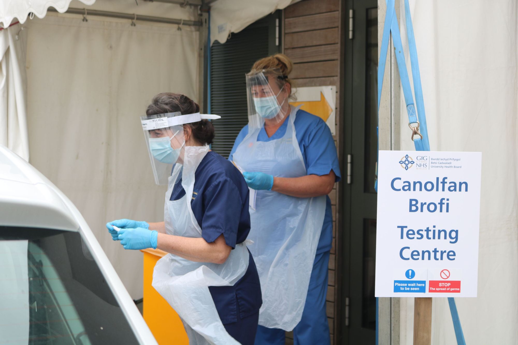 Drive-in testing centre opens to public at Ysbyty Alltwen